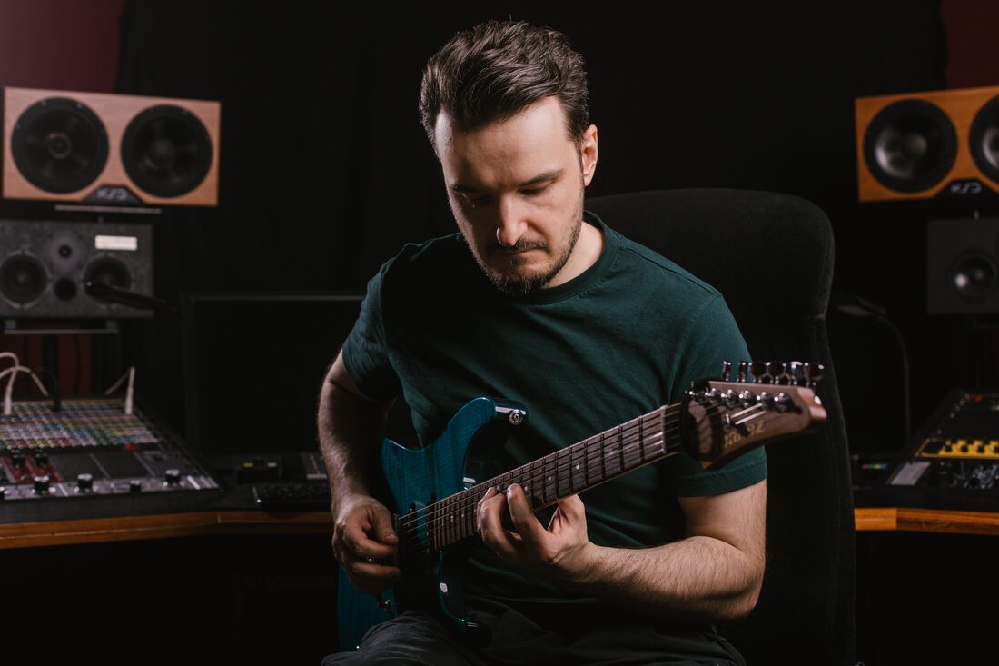 Martin Miller playing a solo